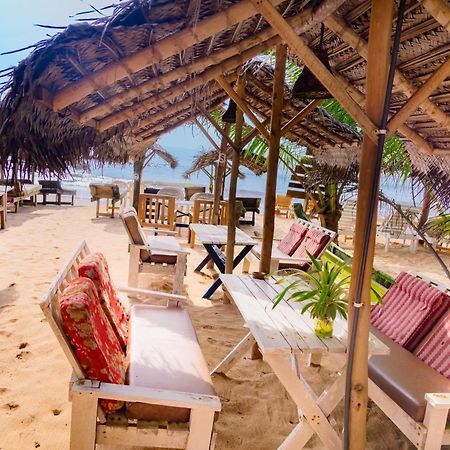 Golden Surfer Beach Hotel Tangalle Exterior photo