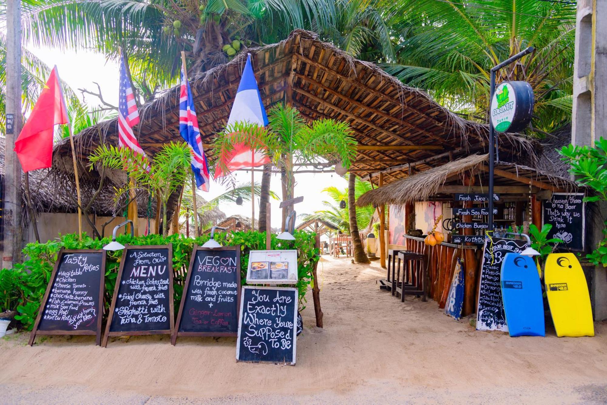 Golden Surfer Beach Hotel Tangalle Exterior photo