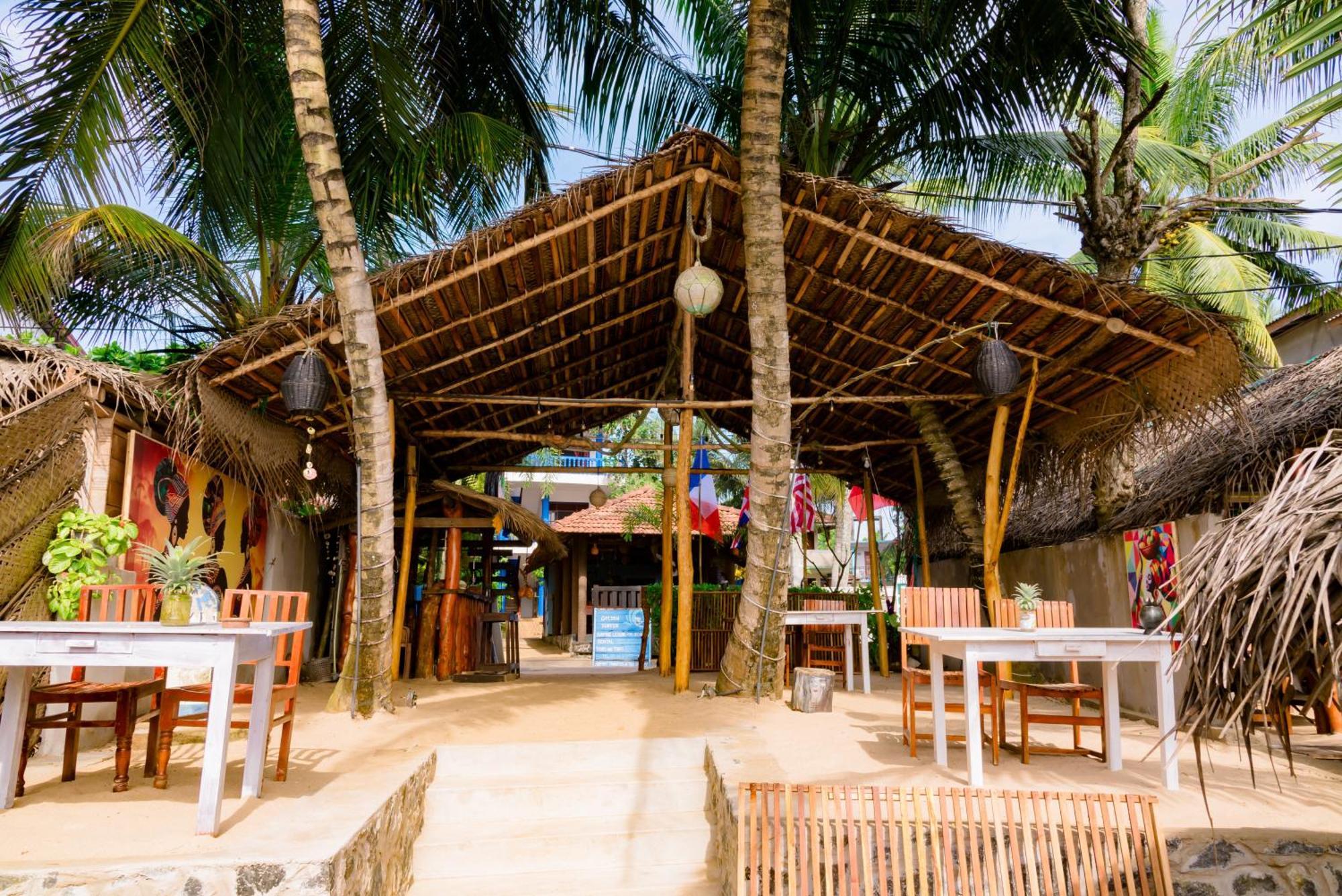 Golden Surfer Beach Hotel Tangalle Exterior photo